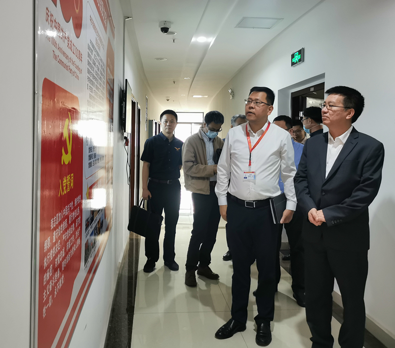 民航湖北監(jiān)管局江濤局長一行蒞臨海航航校 開展安全督導和談心談話 